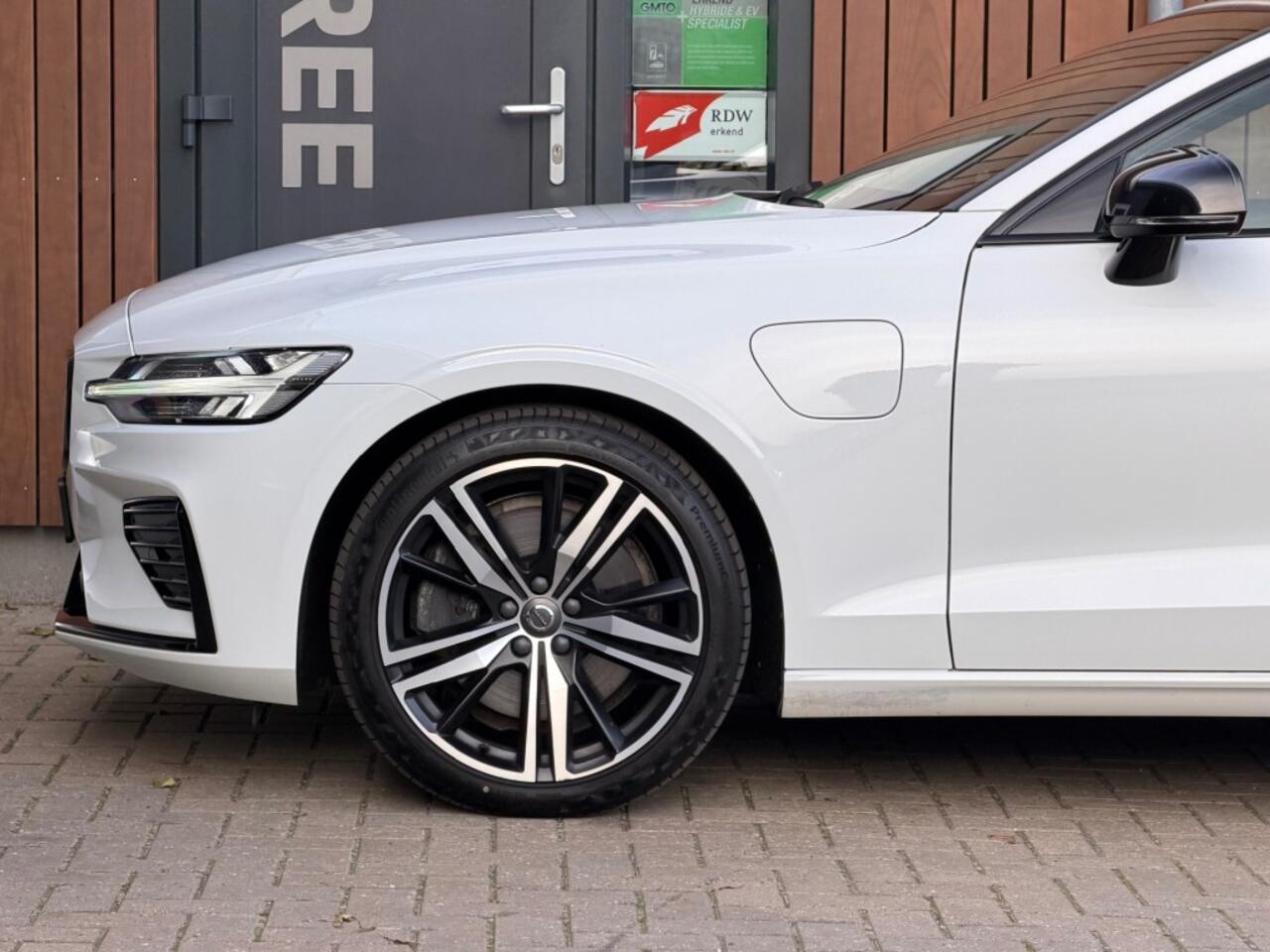 Volvo V60 2.0 T8 TE AWD R-DESIGN Pano Head-up Camera 19 inc HenK