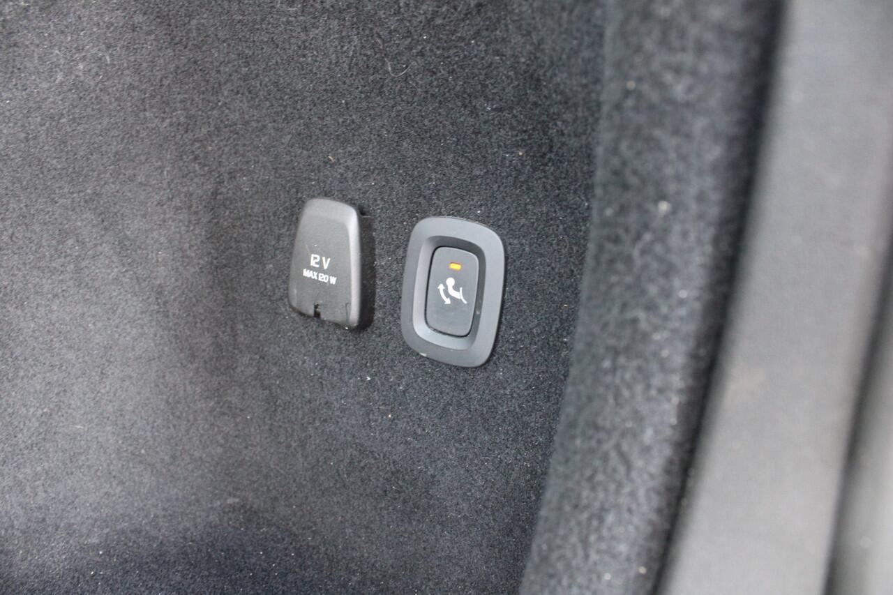 Volvo V60 T5 Automaat Momentum | Verw. Voorstoelen | PDC V+A | El. Trekhaak | AppleCarplay | 19" LMV