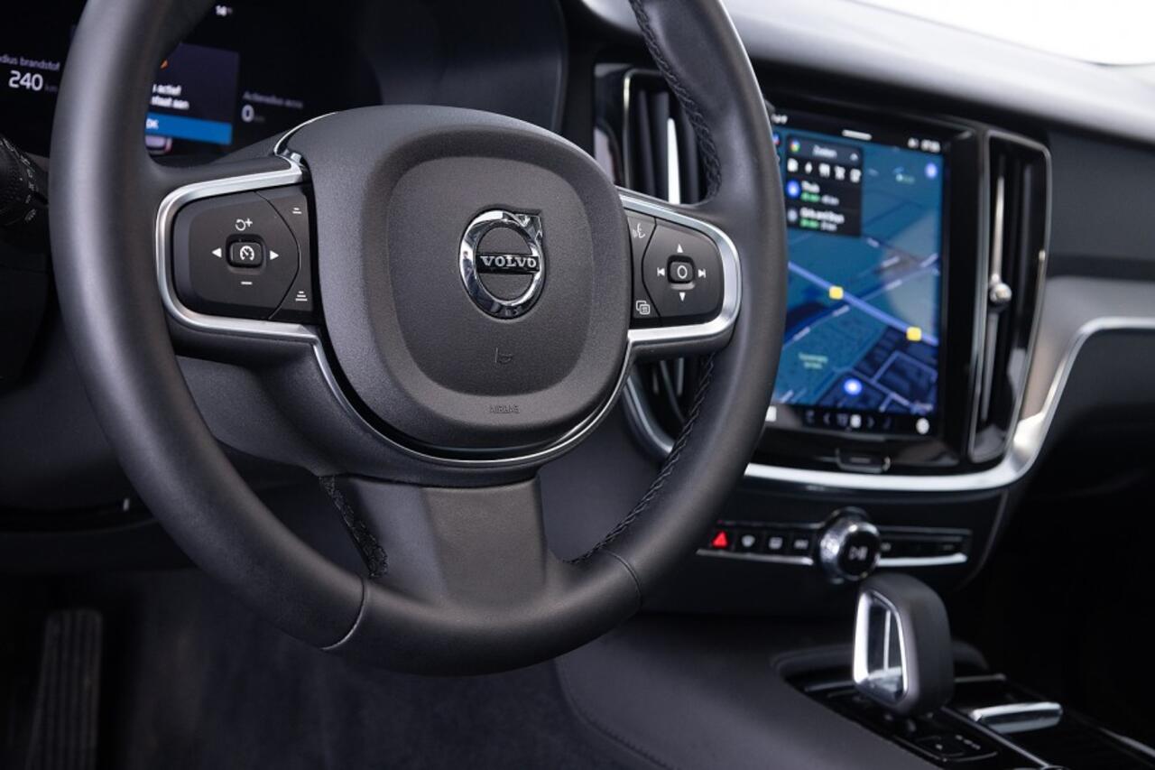 Volvo V60 2.0 T6 Plug-in hybrid AWD Core Bright ? 1e Eigenaar