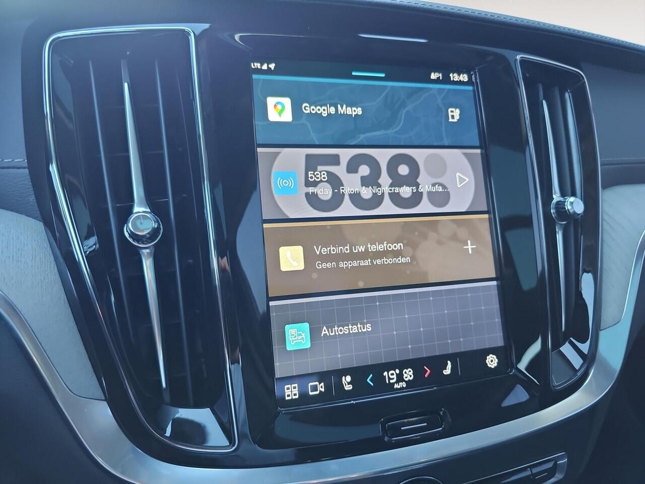 Volvo V60 2.0 T8 Plug-in hybrid AWD Ultra Dark | Bowers & Wilkins Audio | Extra getint glas | Head-up display | Nappa lederen bekleding |