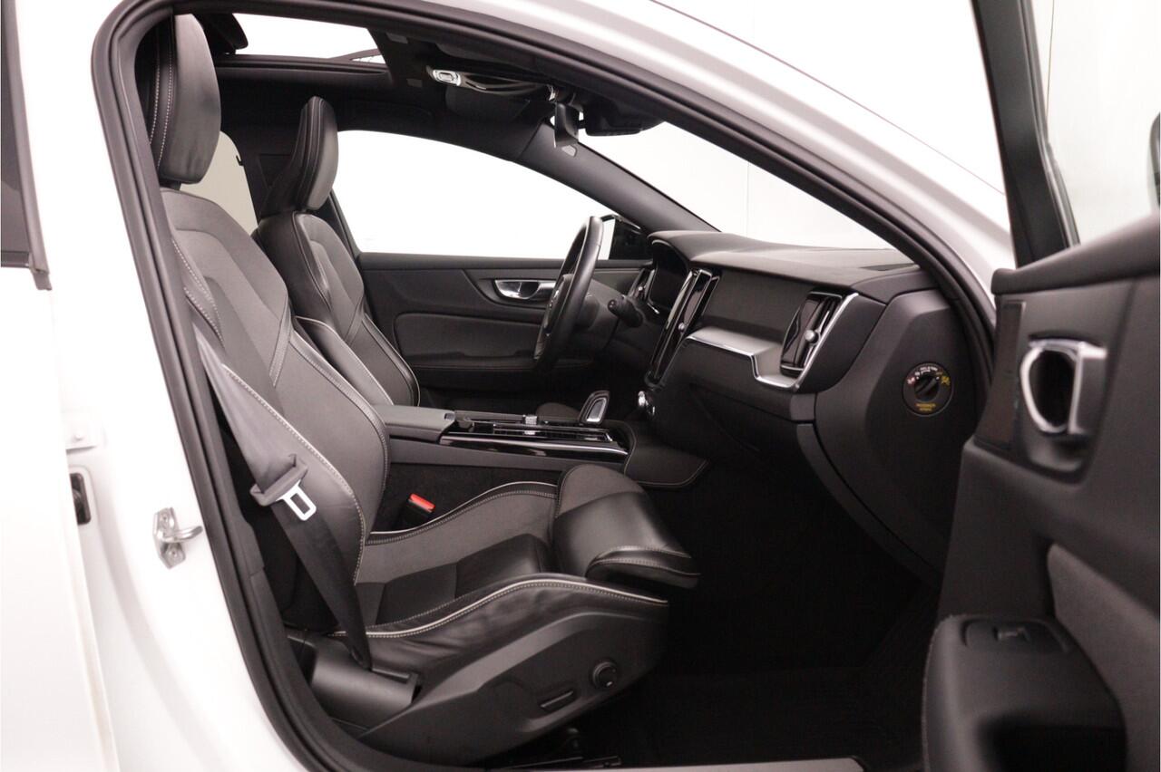 Volvo V60 2.0 T6 Recharge AWD R-Design 340 PK | 3D Camera | Trekhaak | Apple Car Play | Harman/Kardon | Panorama | Crystal White Pearl - RIJKLAAR