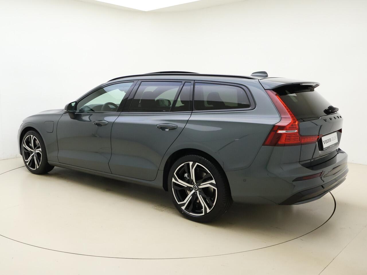 Volvo V60 T6 350pk AWD Plus Dark / Panoramisch dak / Head-up display / Keyless / 360Camera / H&K Audio / Sportstoelen.