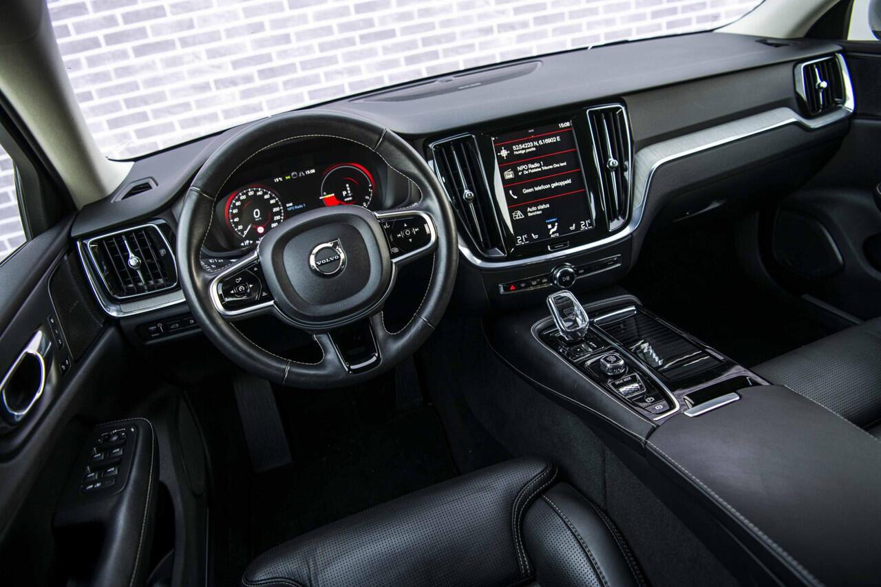 Volvo V60 2.0 T8 Twin Engine AWD Inscription | Adaptieve Cruise Control | Harman Kardon Audio | Parkeercamera | Trekhaak | Dodehoek Detectie | Stoel-/Voorruitverwarming | Nappa Lederen Bekleding + Stoelventilatie en massage |