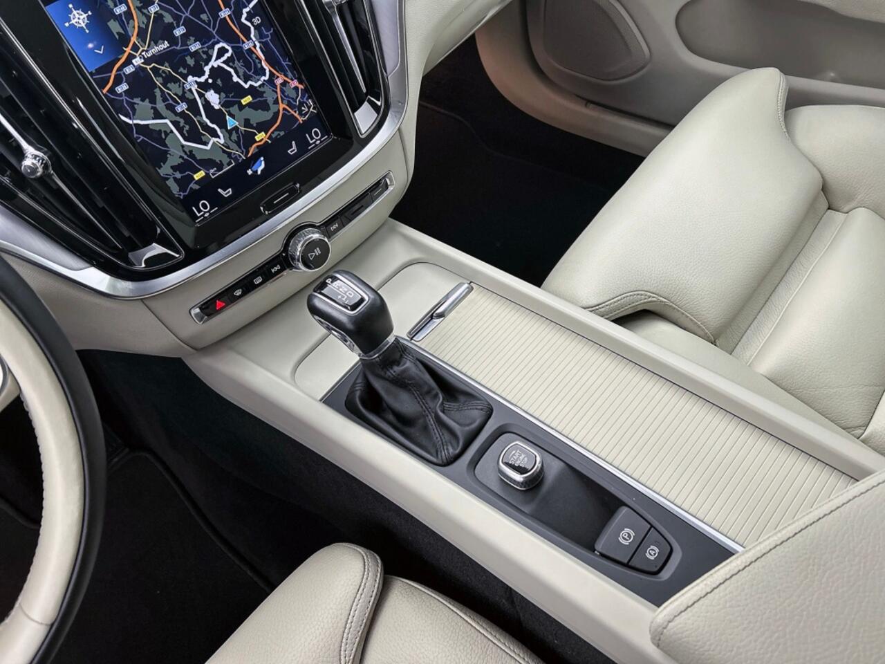 Volvo V60 2.0 T5 Momentum