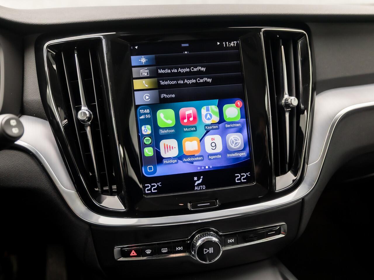 Volvo V60 2.0 B3 Sport 177Pk Automaat (APPLE CARPLAY, GROOT NAVI, GETINT GLAS, CAMERA, ADAPTIVE CRUISE, SPORTSTOELEN, GETINT GLAS, KEYLESS, ELEK ACHTERKLEP, NIEUWSTAAT)
