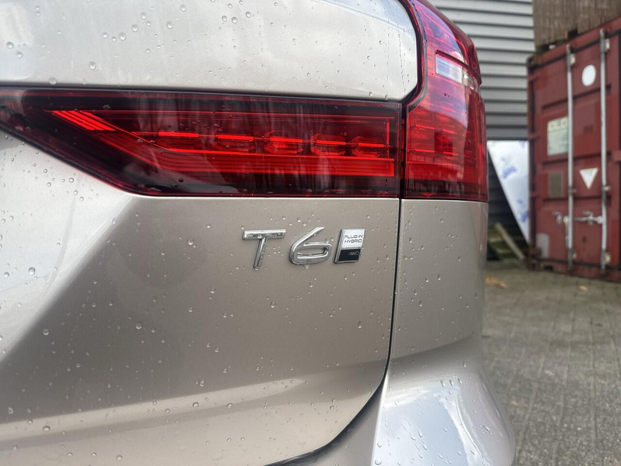 Volvo V60 T6 Plug-in hybrid AWD Essential Edition / VOORAAD AKTIE PRIJS /
