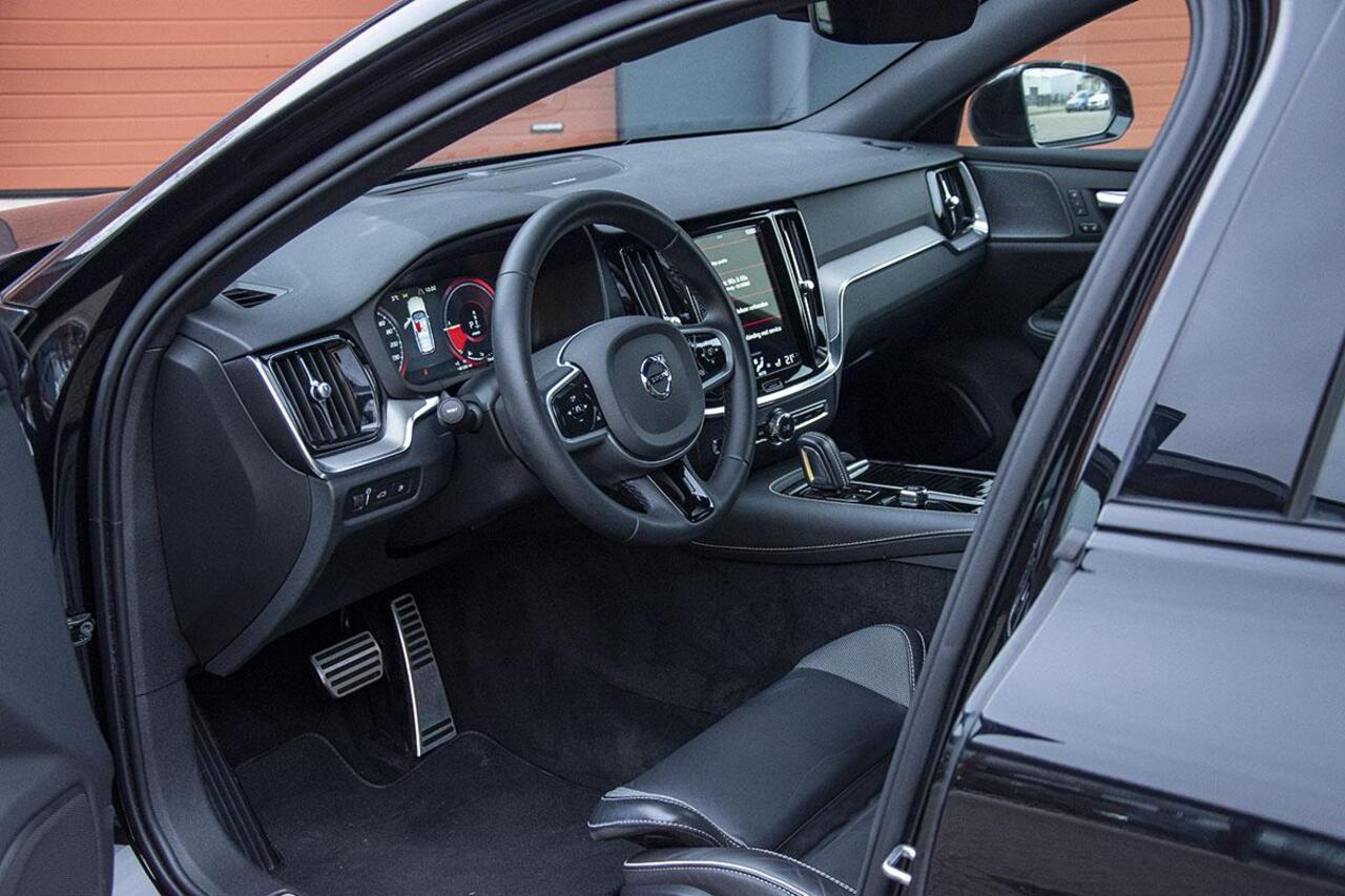 Volvo V60 2.0 T8 PIH AWD R-DESIGN / LONG RANGE