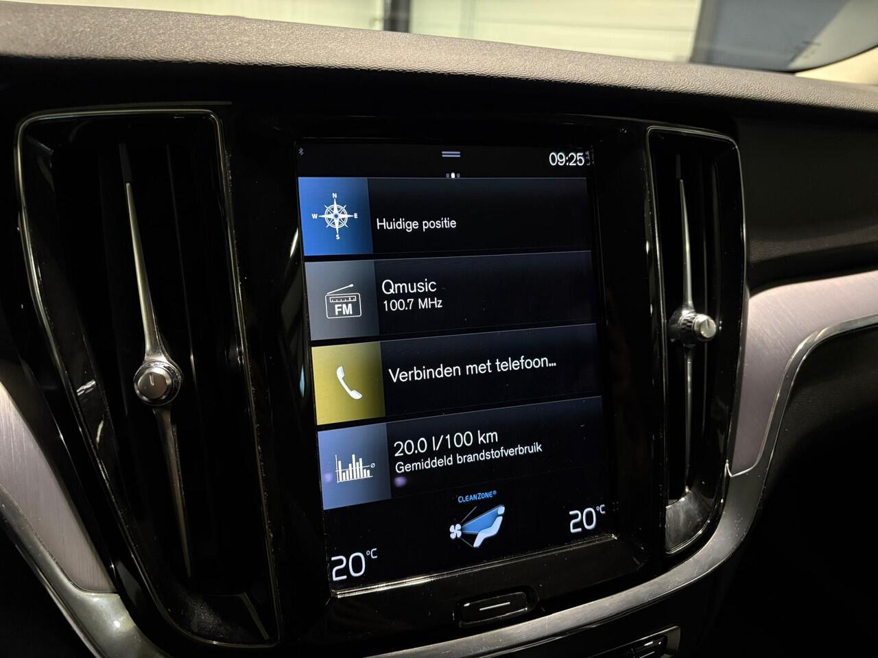 Volvo V60 B3 Aut. Momentum ACC Trekhaak Parkeercamera 164pk