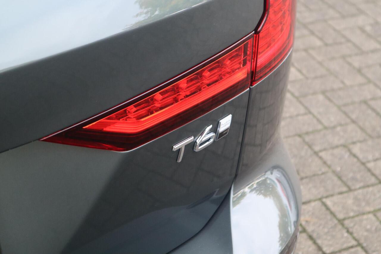 Volvo V60 2.0 T6 Plug-in hybrid AWD Plus Dark |Nieuw uit voorraad leverbaar!|