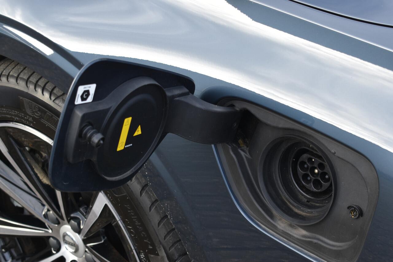 Volvo V60 T6 AWD 350PK Plug-in Hybrid Plus Dark | Trekhaak | H&K | 360 Camera| BLIS | ACC | Leder | Stuurverwarming