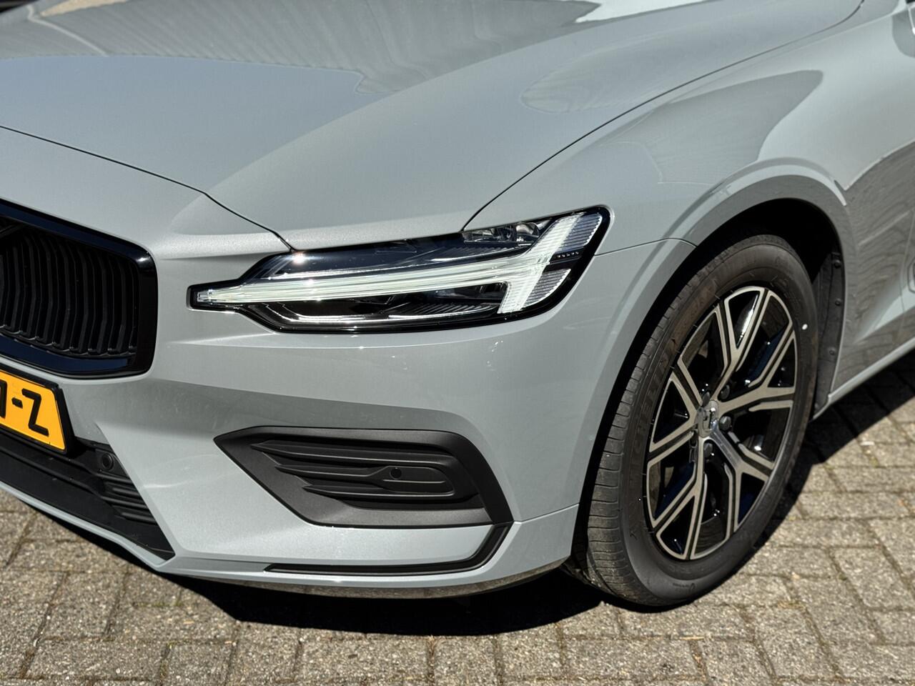 Volvo V60 2.0 B3 Automaat Essential Climate | Driver Assist | Driver Awareness | Park Assist | Leder