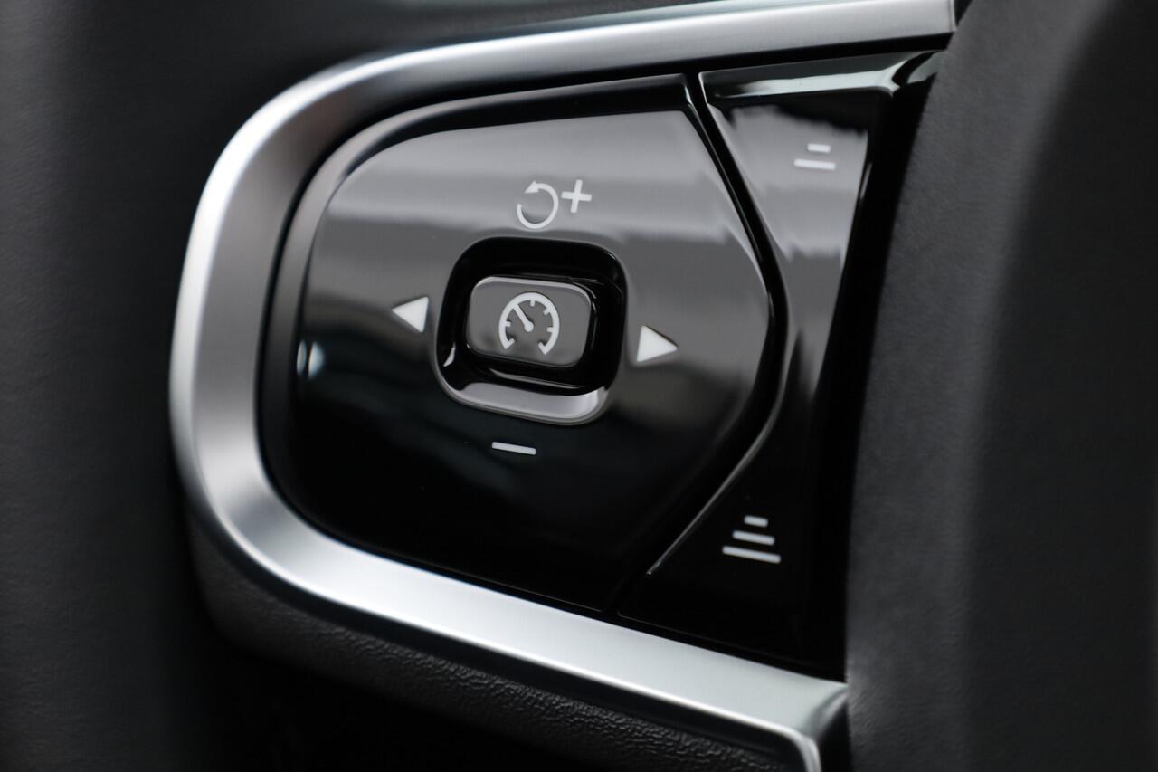 Volvo V60 T6 Recharge Ultra Dark | Pano | HUD | B&W | Stoelventi. | Massage | Memory seats | Elek. Trekhaak | 360cam