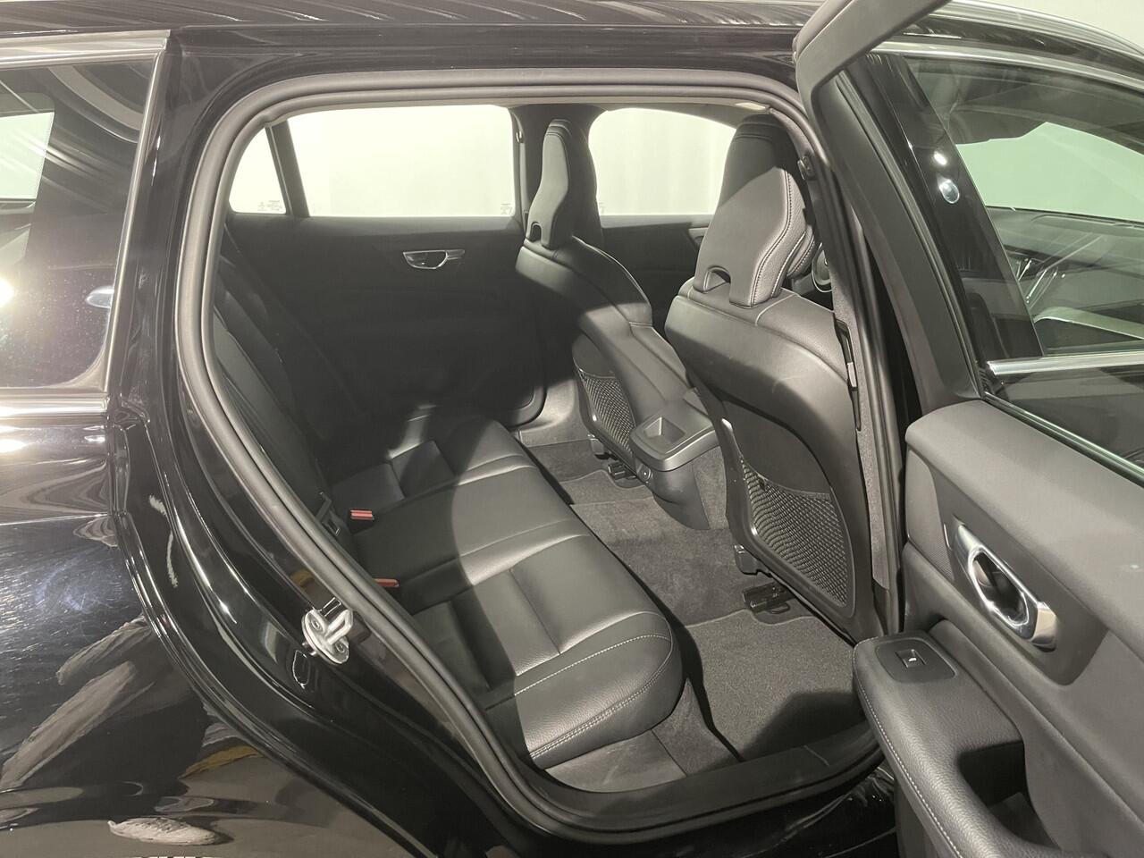 Volvo V60 B4 2.0i MHEV 211pk Inscription Leer, CarPlay, ACC, Trekhaak (1800kg), Navi, A.Camera