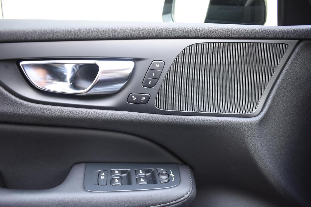 Volvo V60 T6 350PK Automaat Plug-in Hybrid AWD Plus Dark / Navigatie / Camera / Adaptieve Cruise Control / Elektrische Stoelen / Leder / LM Velgen /