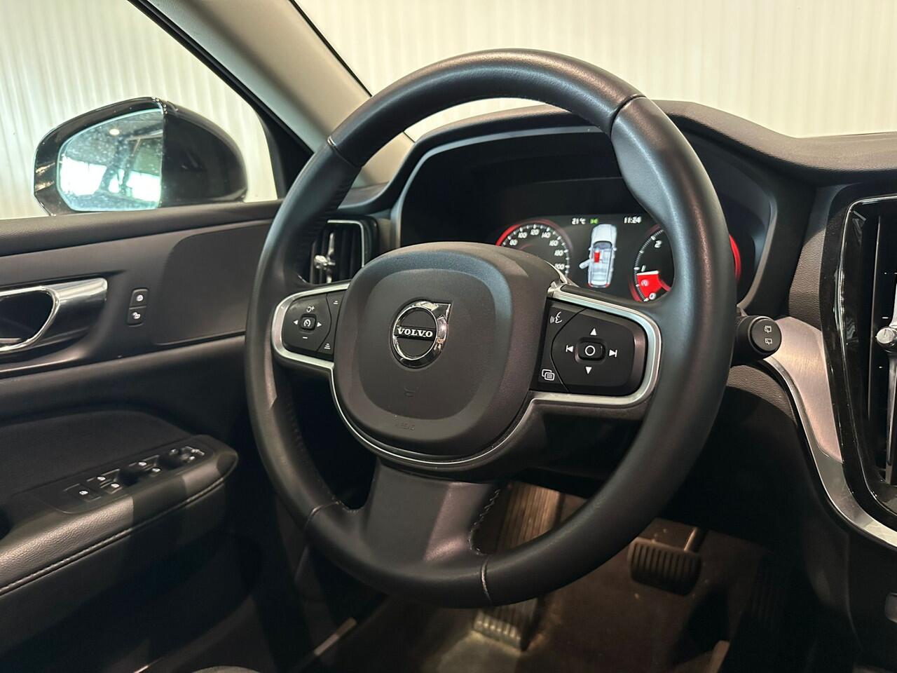 Volvo V60 D3 Aut. Momentum Parkeercamera Navigatie 150pk