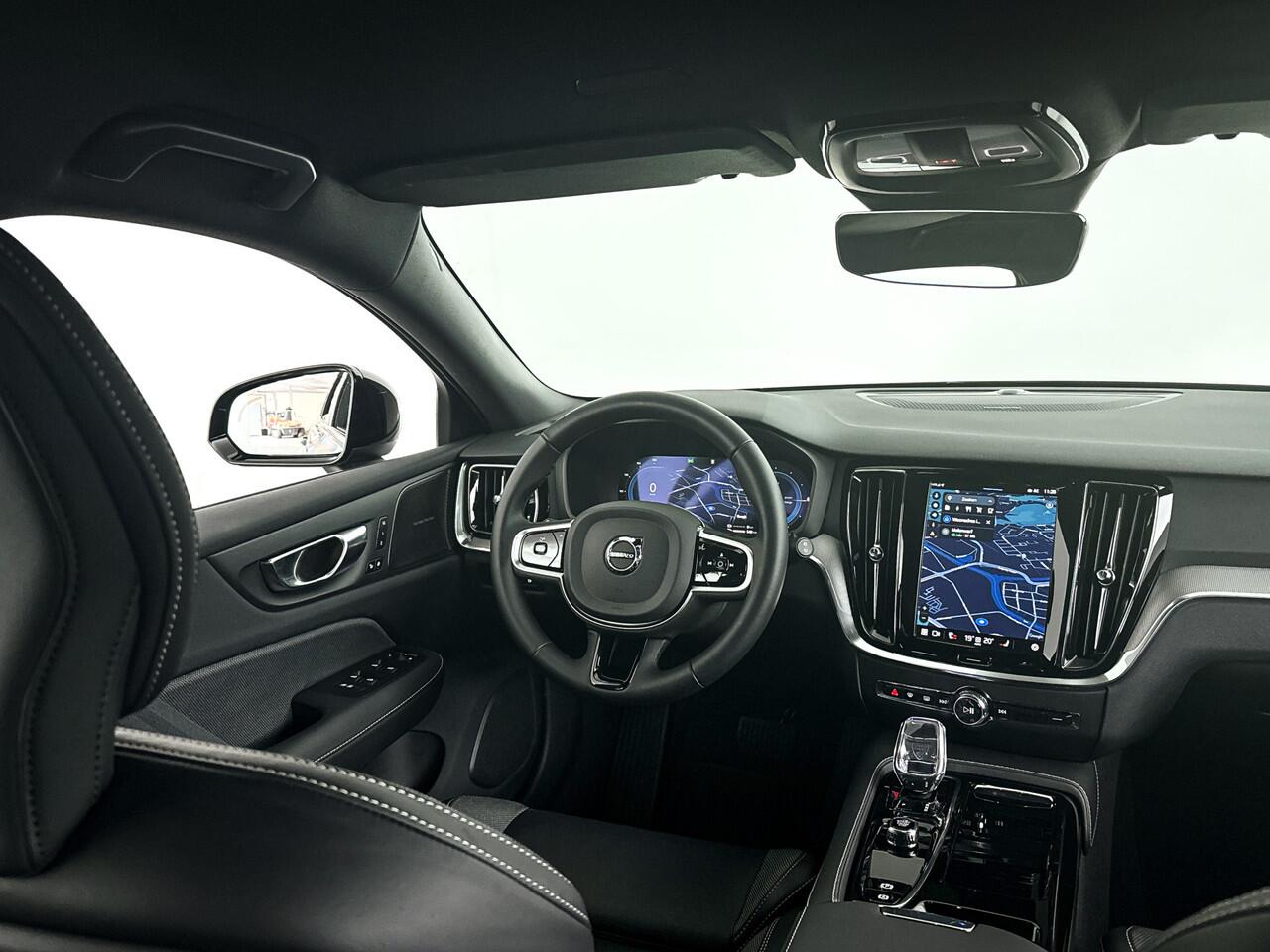 Volvo V60 T6 Plug-in hybrid AWD Plus Dark | 360° camera | Harman Kardon | Stoel- en Stuurverwarming | Trekhaak