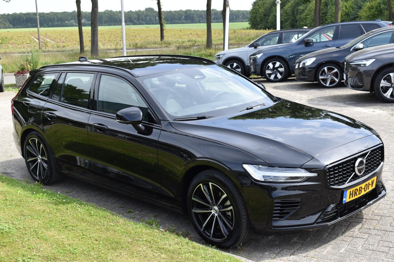 Volvo V60 T6 AWD 350PK Plug-in Hybrid Plus Dark | ACC | Pilot Assist | Stoel stuurverwarming | Camera | Harman Kardon