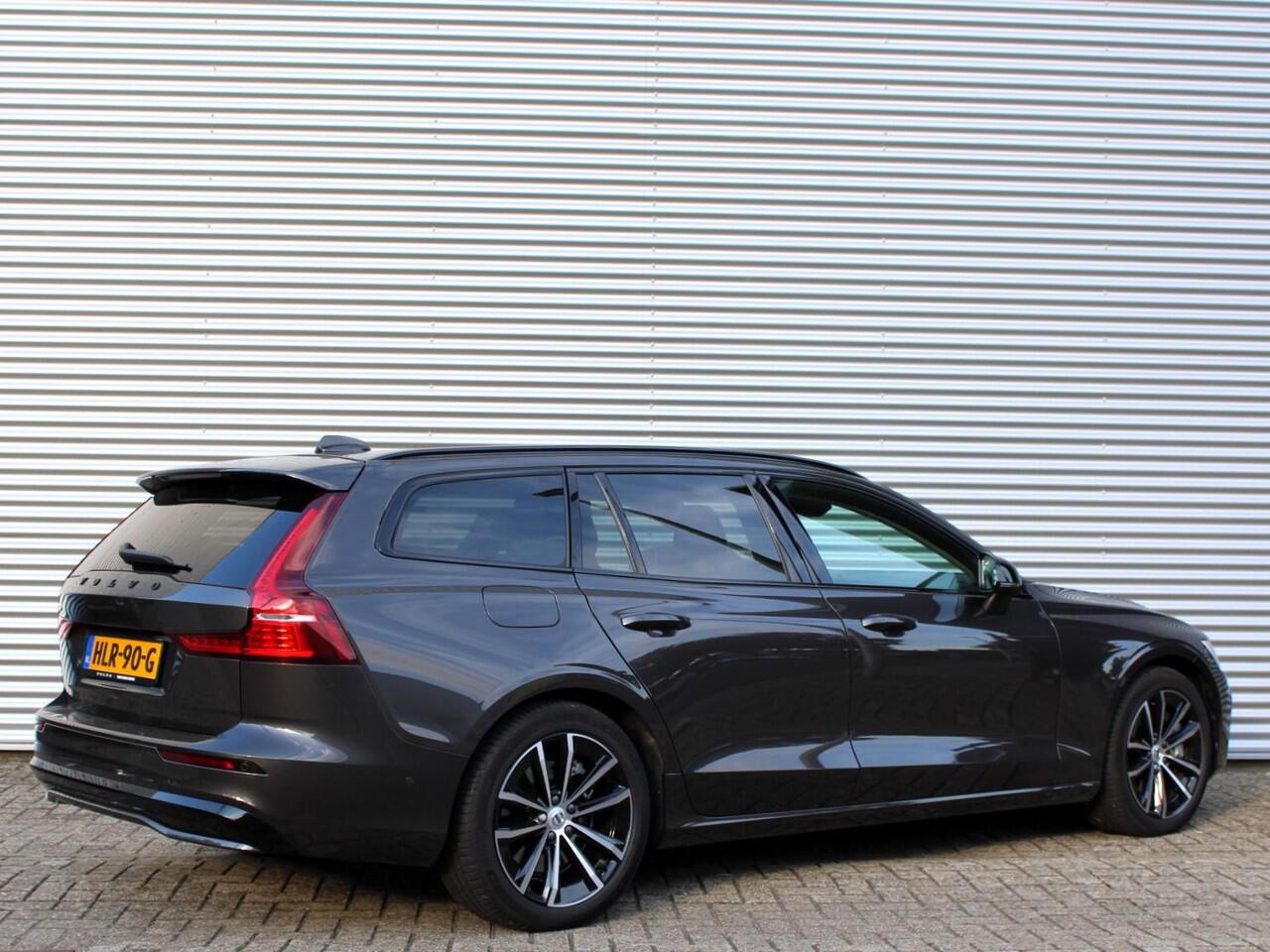 Volvo V60 2.0 T6 Plug-in hybrid AWD Plus Dark Automaat / 19" velgen / Harman Kardon / Privacy Glass / 360* camera