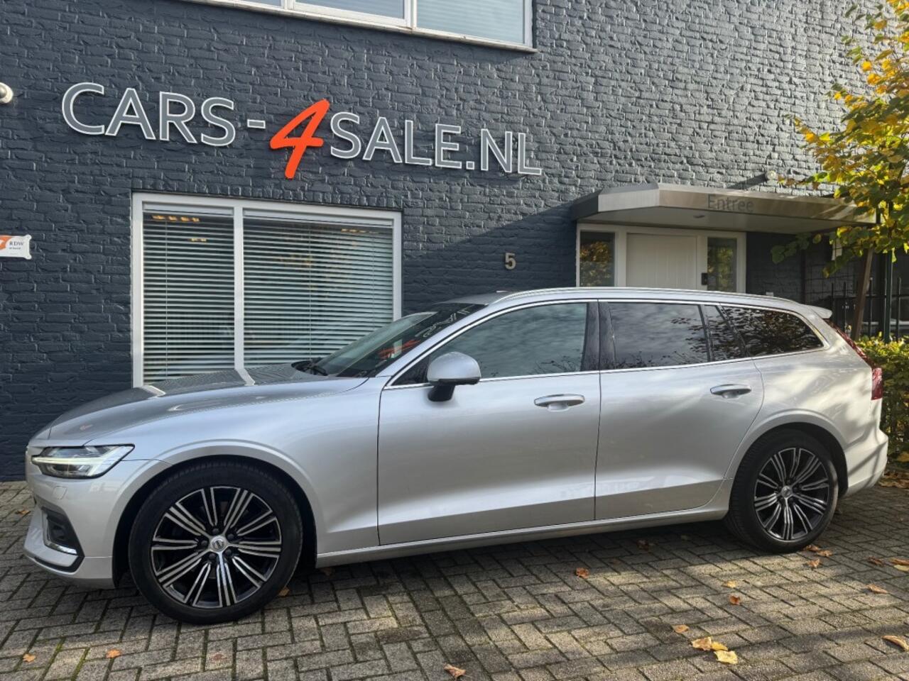 Volvo V60 2.0 B3 Autom. Inscription + Camera. + Leder + 18 inch Lmv - Full options 2022!