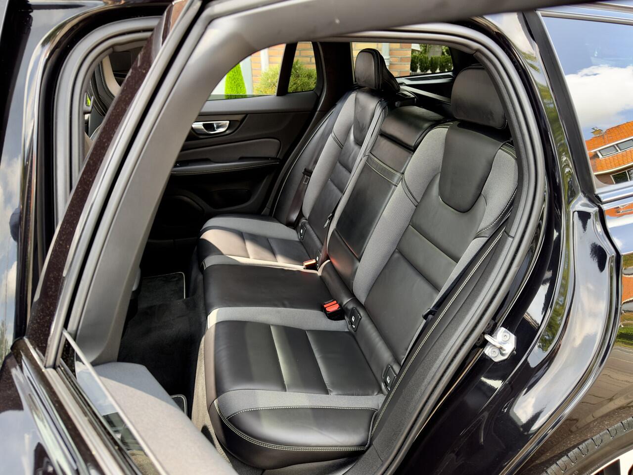 Volvo V60 2.0 T5 R-DESIGN 251PK AUT8 PANODAK LEDER NAVI CAMERA APPLE-CARPLY LED LMV PDC