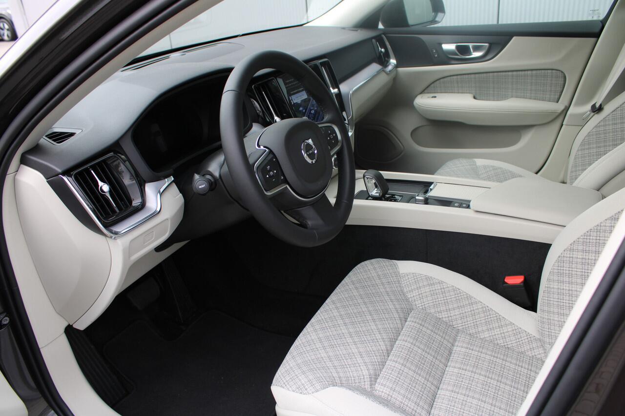 Volvo V60 B3 Essential Edition | Trekhaak | Stoelverwarming | Pilot Assist