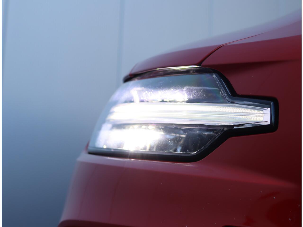 Volvo V60 2.0 B3 R-Design | 20" Polestar | Black optiek | Panoramadak | H&K | Trekhaak