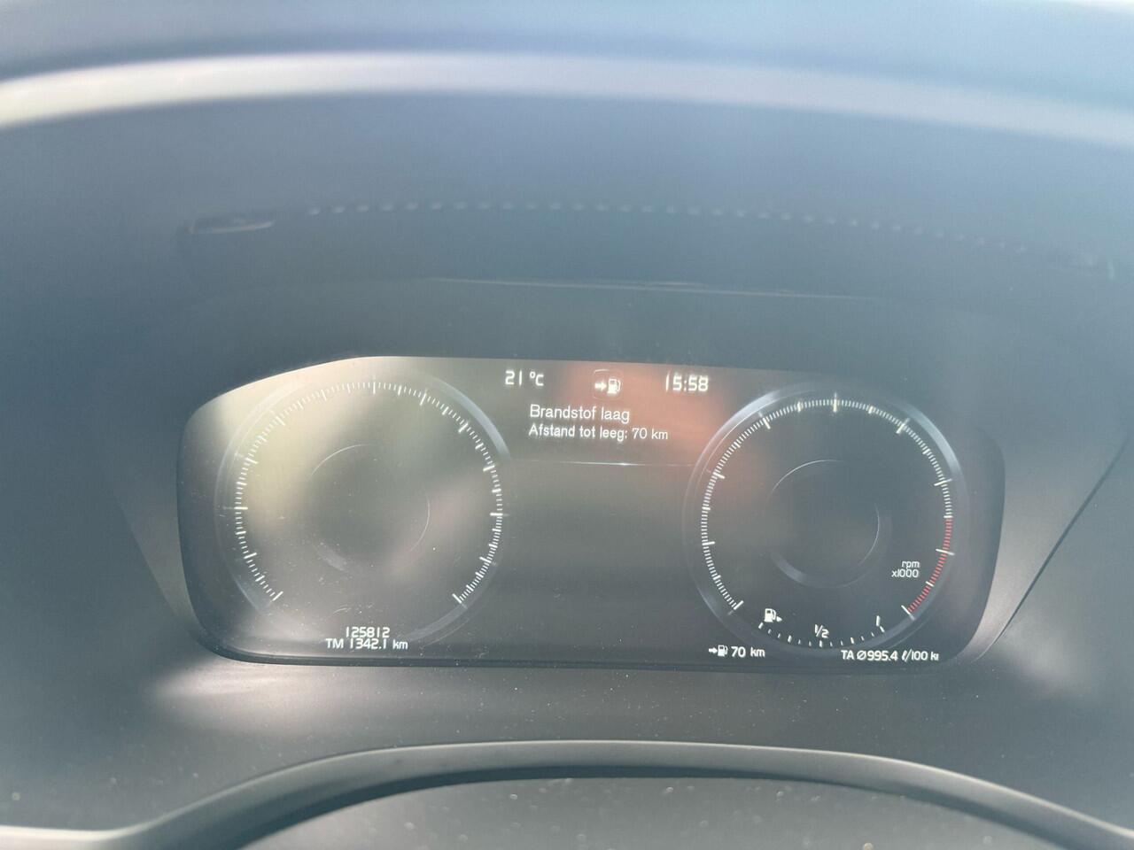 Volvo V60 2.0 T5 Momentum virtual cockpit, leer, navi