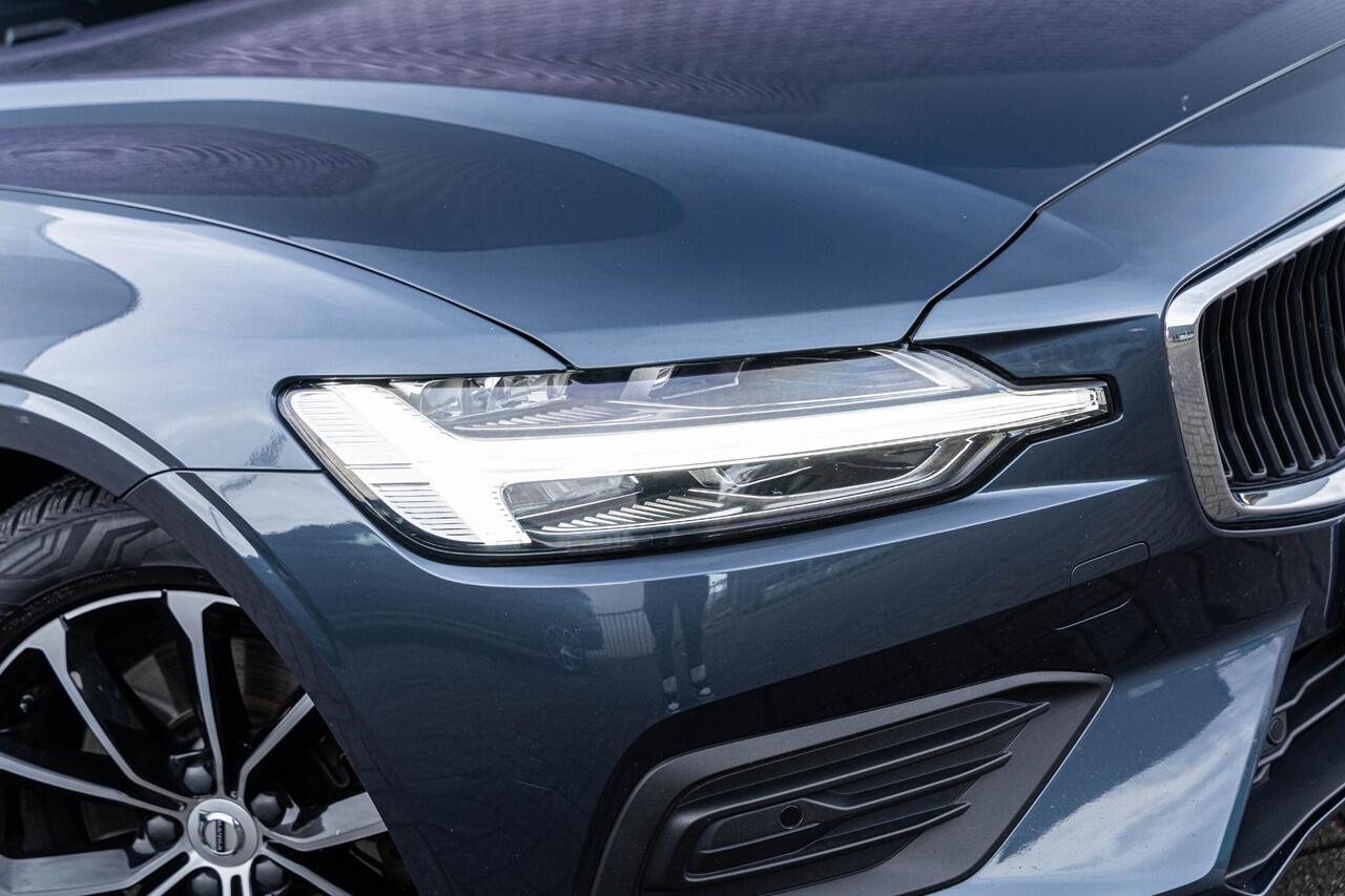 Volvo V60 2.0 B3 Momentum Advantage | Adaptieve Cruise Control | Trekhaak | Stoel-/Stuurverwarming | Parkeercamera | Navigatie | Apple CarPlay & Android Auto |