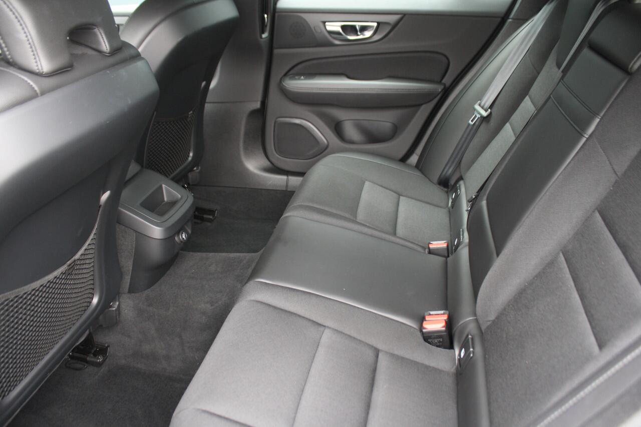 Volvo V60 2.0 T4 Momentum Pro NAVIGATIE - CAMERA - 1e EIGENAAR - RIJKLAAR