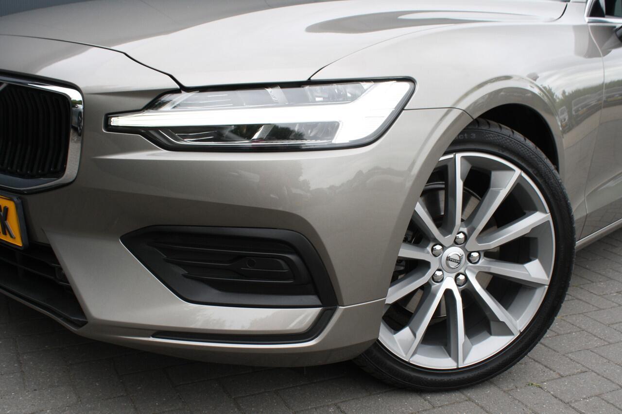 Volvo V60 2.0 T4 Momentum Pro NAVIGATIE - CAMERA - 1e EIGENAAR - RIJKLAAR