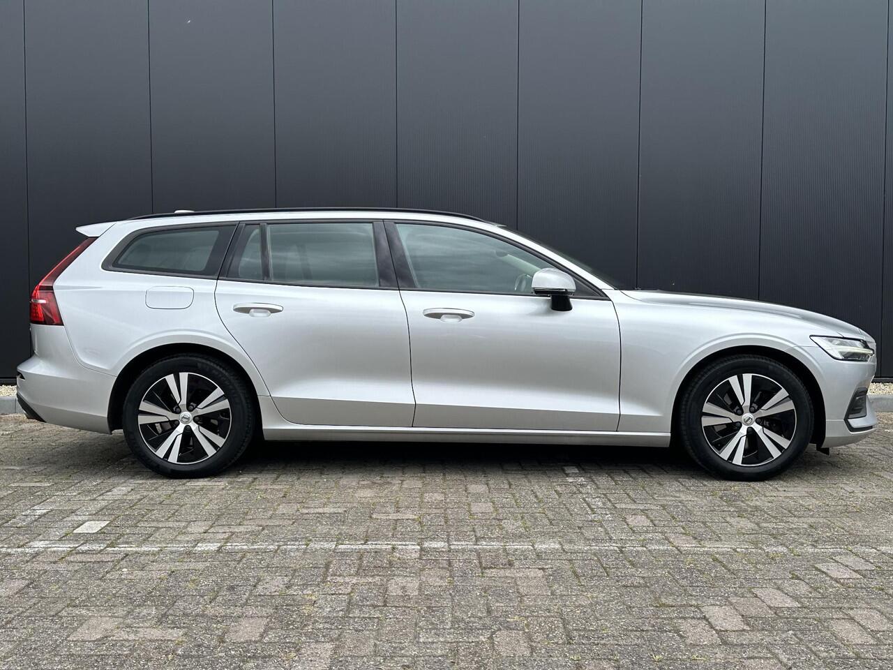 Volvo V60 2.0 B3 Momentum Advantage Adaptive Cruise / BLIS Dode hoek waarschuwing / Leer / verw. voorstoelen en stuurwiel / park assist V+A(-camera) / verw. voorruit / draadloos opladen telefoon