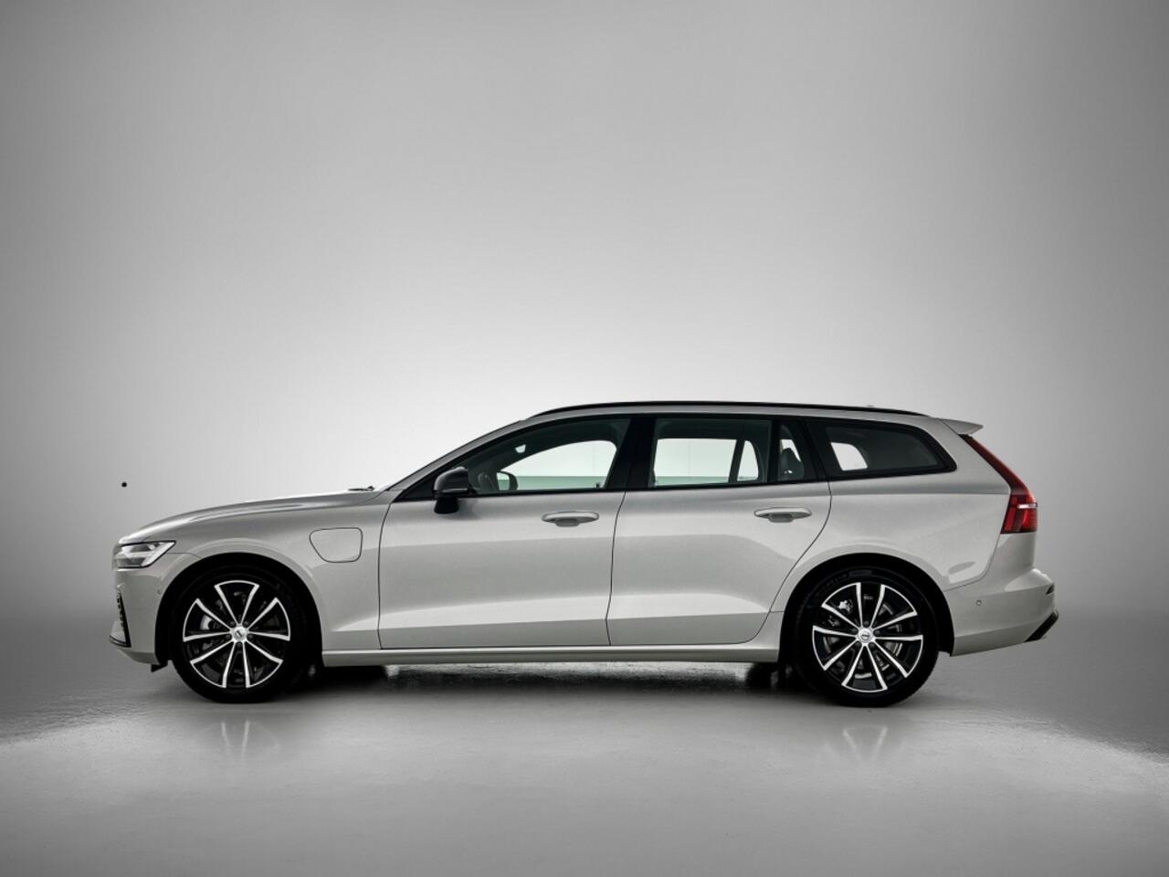 Volvo V60 2.0 T6 Plus Dark | Trekhaak | Sport Leder | 360* | Blis | Pilot