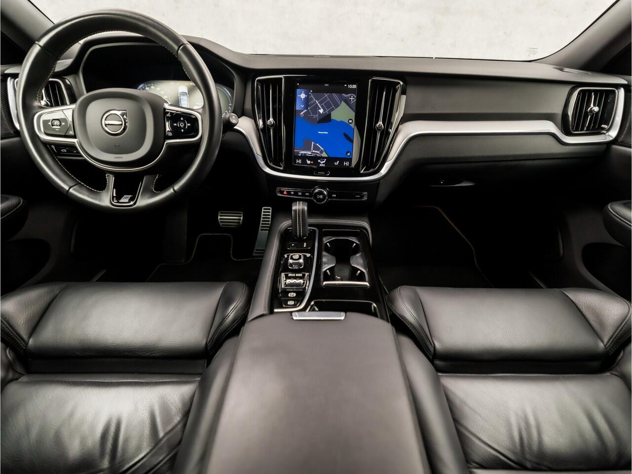 Volvo V60 2.0 T8 Twin Engine AWD Polestar Engineered 405Pk (PANORAMADAK, APPLE CARPLAY, MEMORY SEATS, LEDER, HARMAN/KARDON, TREKHAAK, CAMERA, ADAPTIVE CRUISE, GETINT GLAS, NIEUWSTAAT)