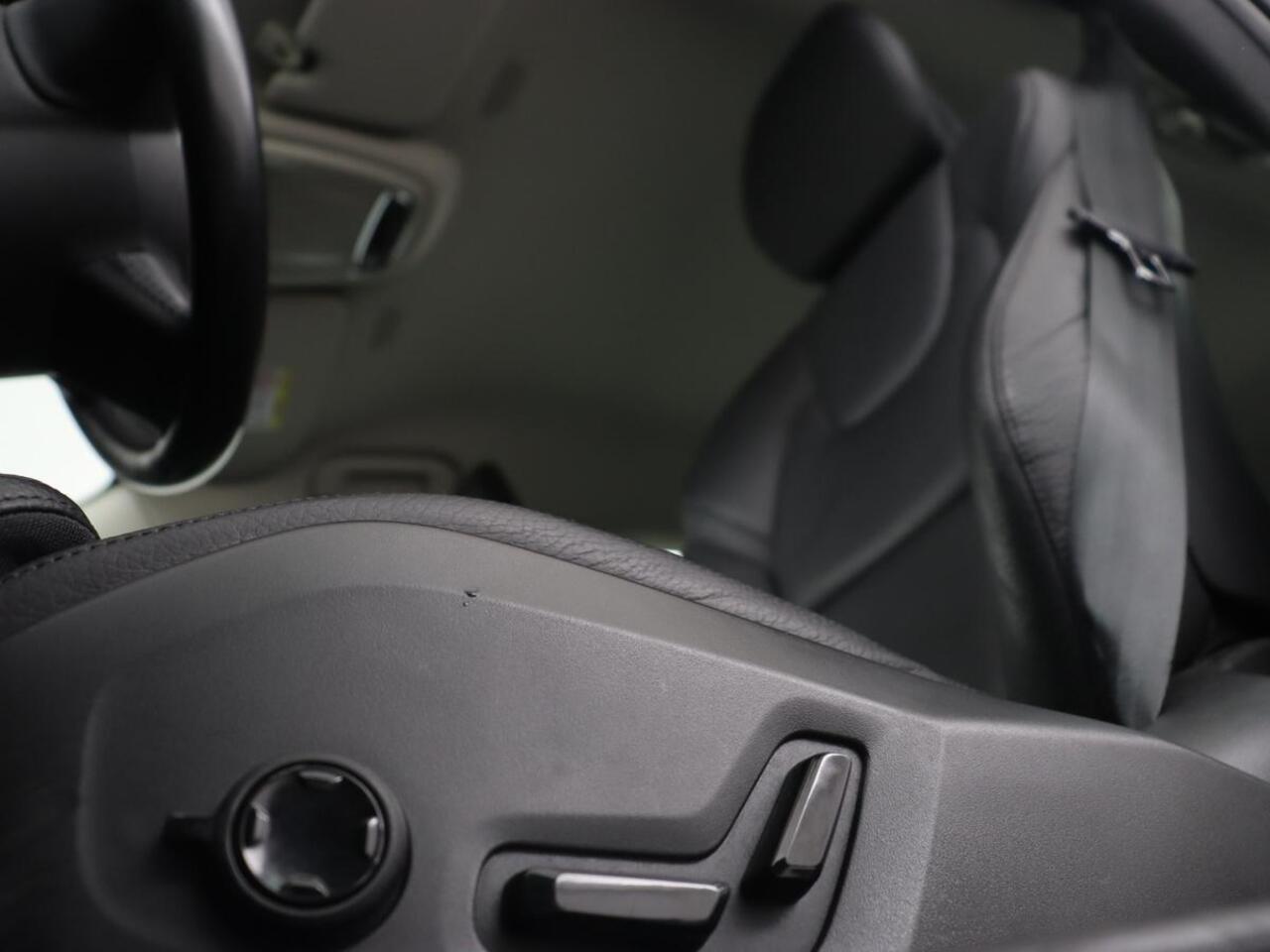 Volvo V60 2.0 T6 AWD Recharge Inscription | Trekhaak | Stoel & stuurverwarming | Leder | Adaptive cruise | Memory | Carplay | Navigatie | Camera | PHEV | Plug In