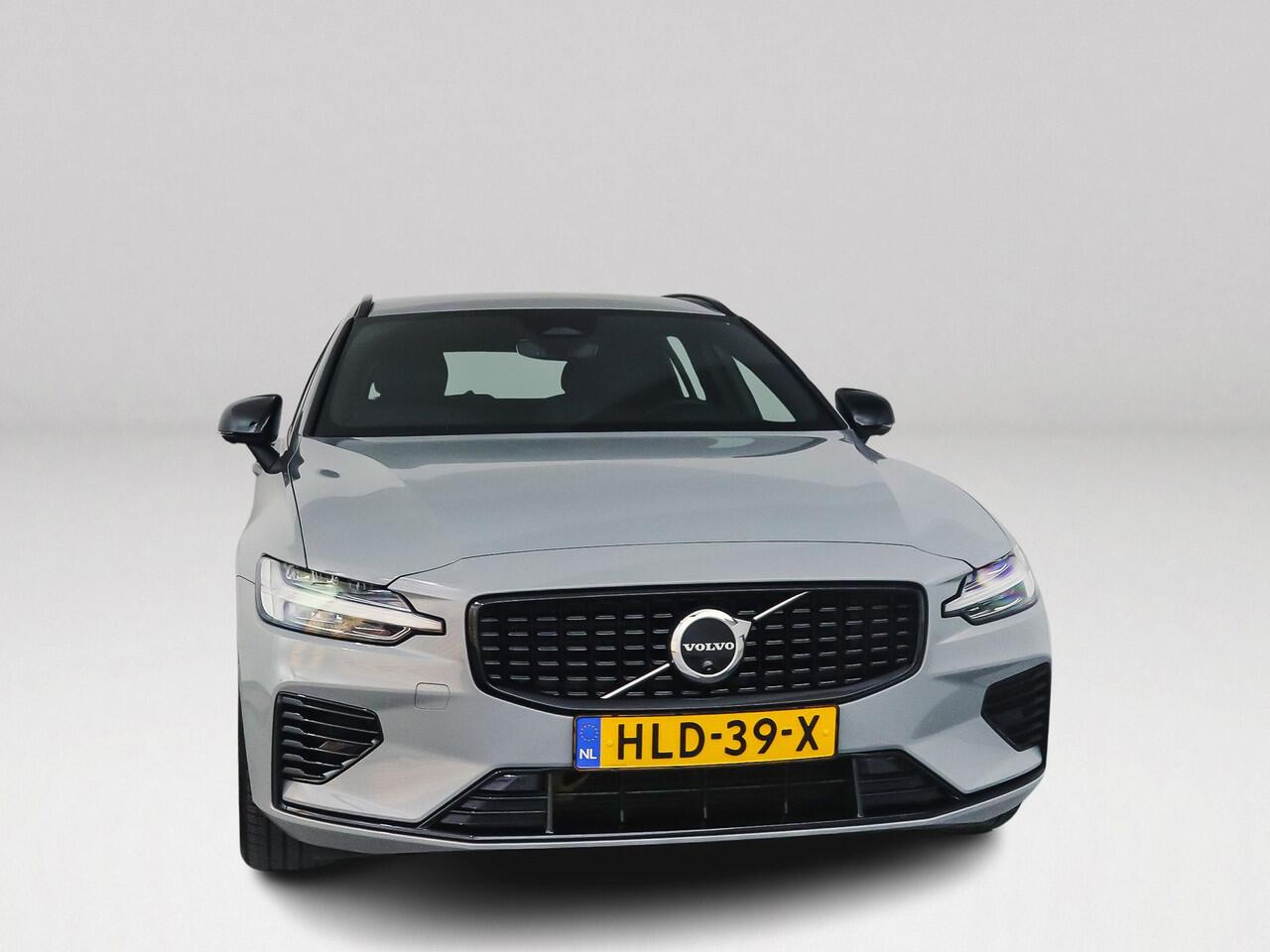 Volvo V60 T6 Plug-in hybrid AWD Plus Dark | 360° camera | Harman Kardon | Stoel- en Stuurverwarming | Trekhaak