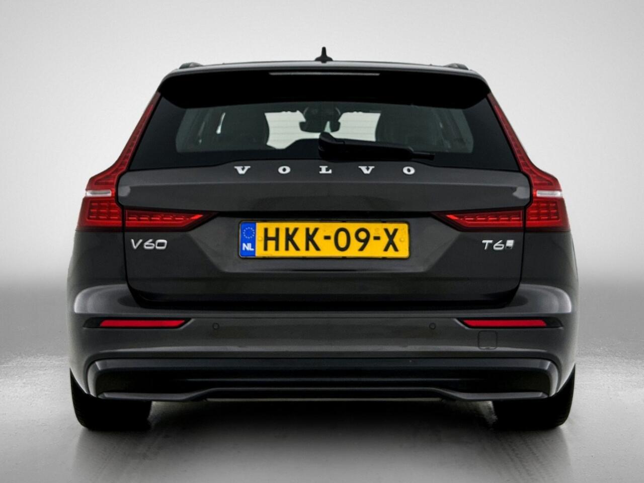 Volvo V60 T6 + Dark | Trekhaak | Sport interieur | Pilot Assist | BLIS |