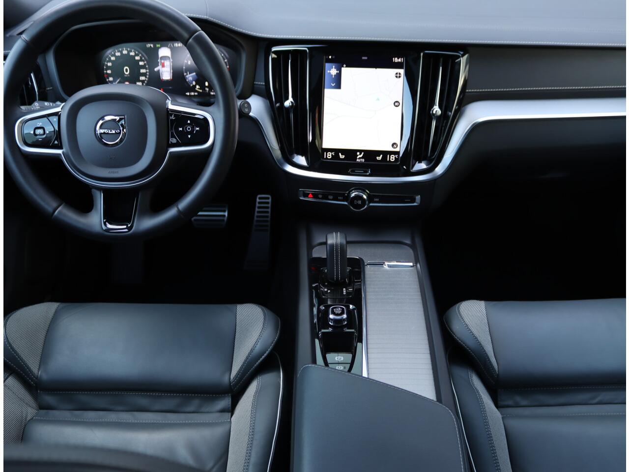 Volvo V60 2.0 B3 R-Design | 20" Polestar | Black optiek | Panoramadak | H&K | Trekhaak