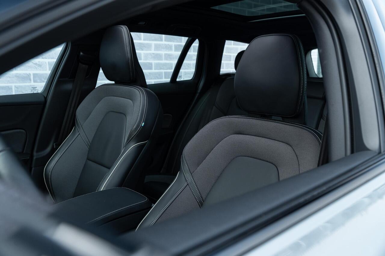 Volvo V60 T6 Plug-in hybrid AWD Plus Dark | Long Range | Trekhaak | Google navi | 360° camera | Verw stoelen V+A | Harman kardon | Panoramadak |