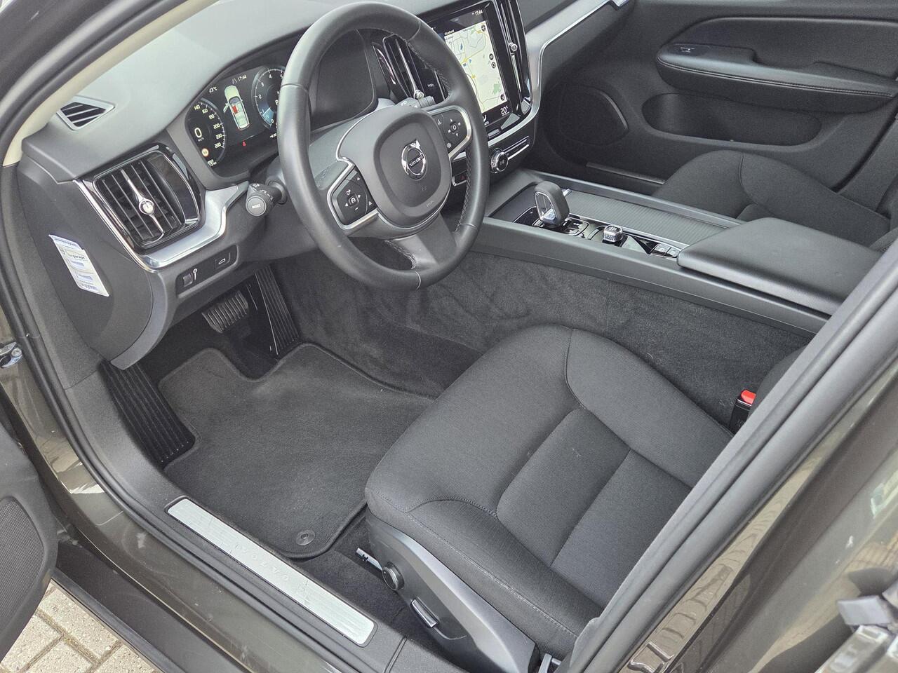 Volvo V60 B3 Momentum Business Aut | Adaptieve Cruise Control | LED koplampen | Navigatie | Apple CarPlay & Android Auto | DAB+ | Elektrische Achterklep |