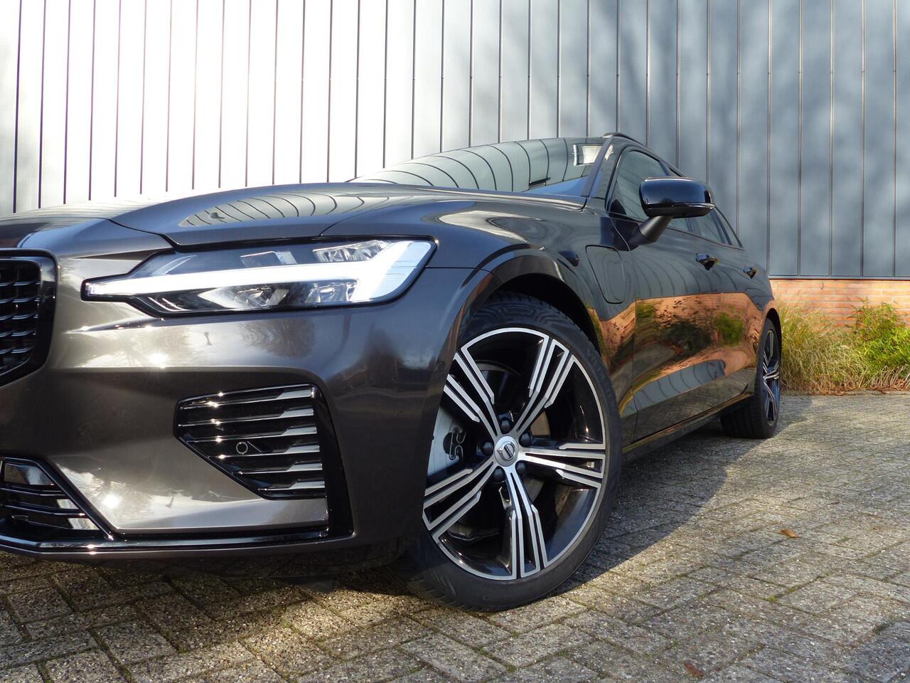 Volvo V60 T6 Plug-in hybrid AWD Plus Dark