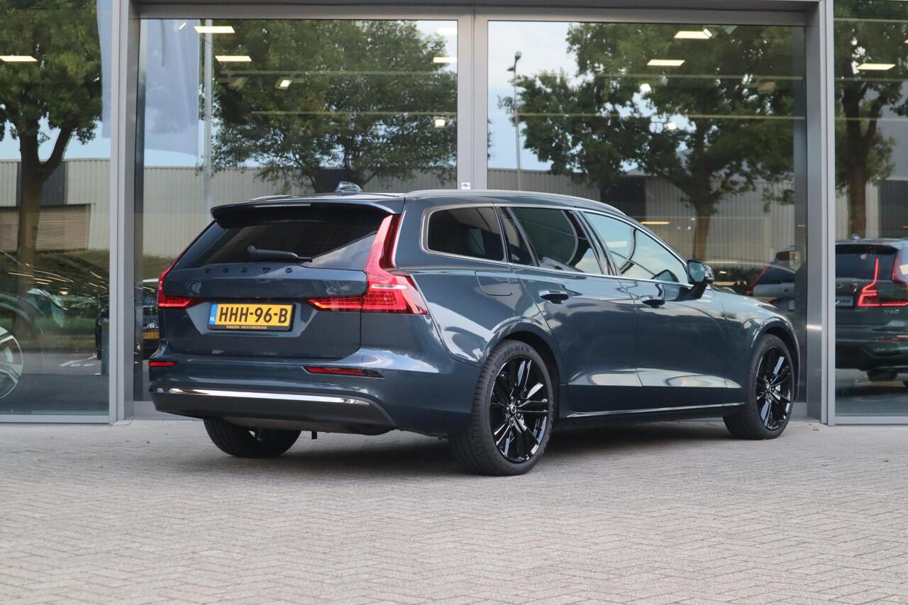 Volvo V60 2.0 T6 Plug-in hybrid AWD Essential Edition | 19'' Glossy Black Wielen| Adaptieve Cruise Control met Pilot Assist| Stoelverwarming voor + achter| Stuurwielverwarming| Dodehoekdetectie|