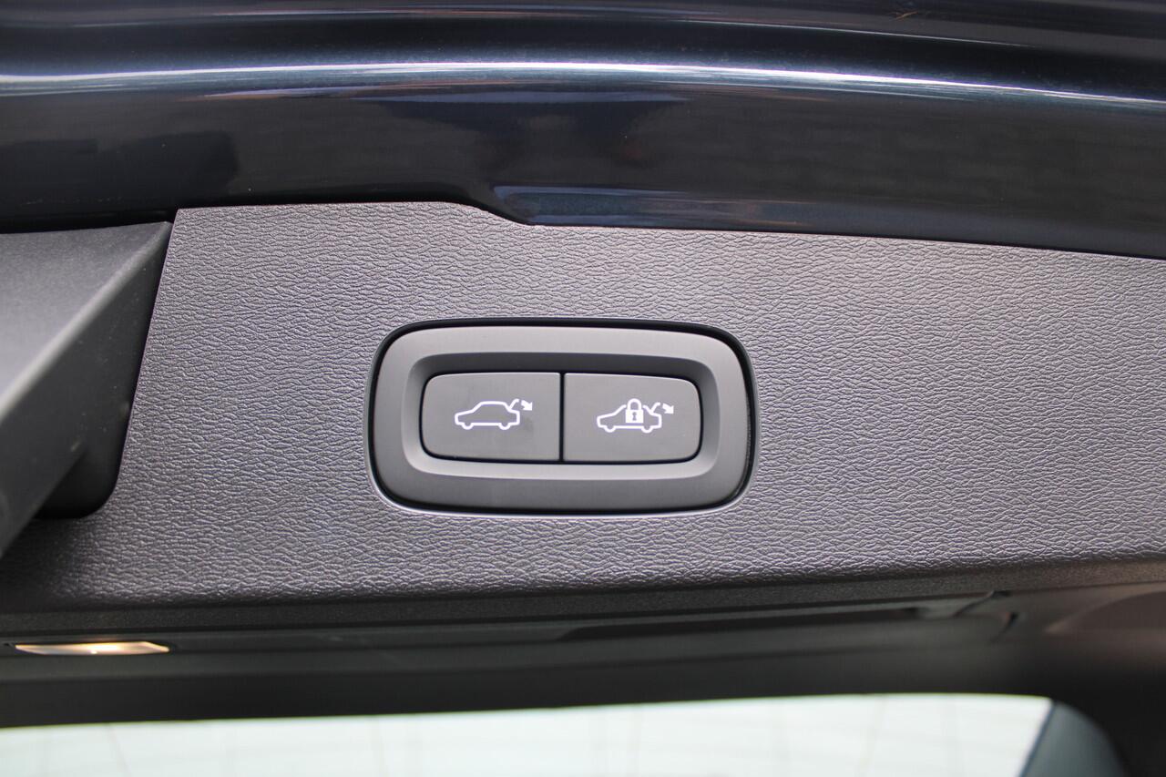 Volvo V60 T6 Plug-in hybrid AWD Plus Dark | Trekhaak | Sportstoelen | 360° Camera