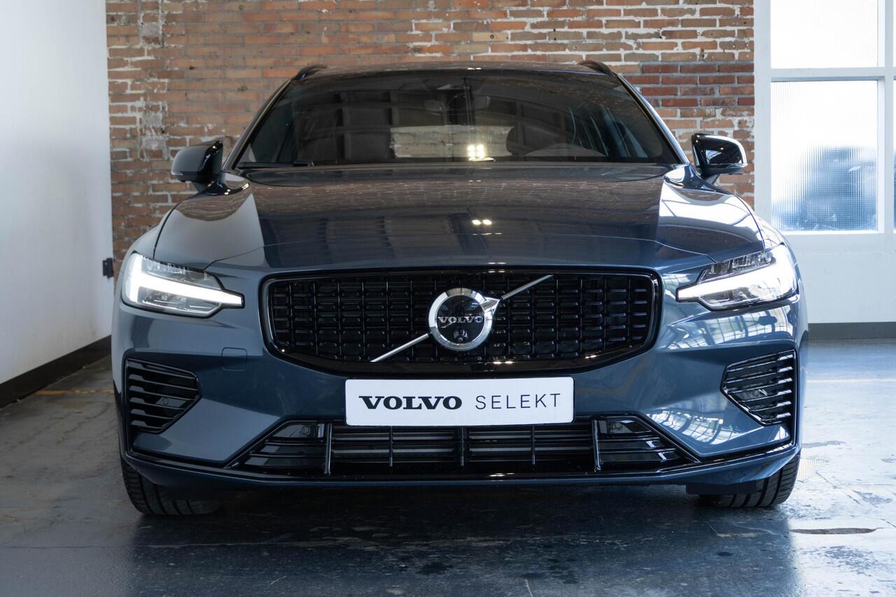 Volvo V60 2.0 T6 Plug-in hybrid AWD Plus Dark | Adaptive Cruise Control | 360° Parkeercamera | Stoelverwarming | Stuurwielverwarming | Harman Kardon Premium Audio | Electrische wegklapbare trekhaak | Google infotainment | Longe Range