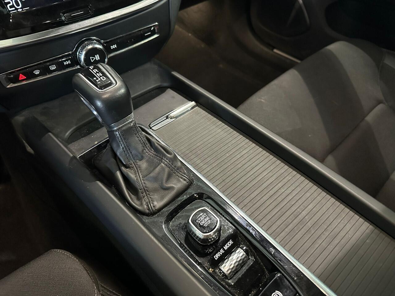 Volvo V60 D3 Aut. Momentum Parkeercamera Navigatie 150pk