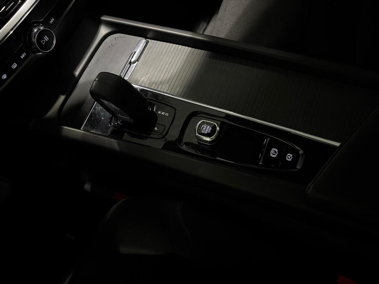 Volvo V60 B3 Aut. Momentum ACC Trekhaak Parkeercamera 164pk