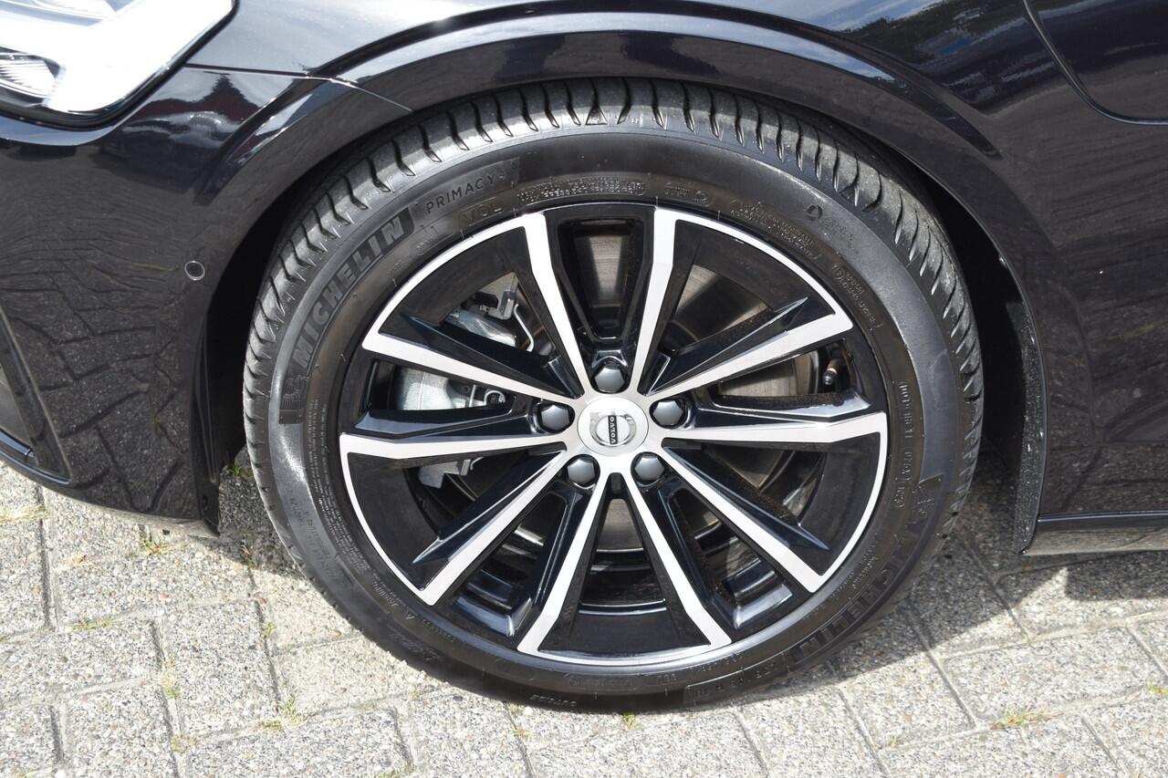 Volvo V60 T6 AWD 350PK Plug-in Hybrid Plus Dark | ACC | Pilot Assist | Stoel stuurverwarming | Camera | Harman Kardon