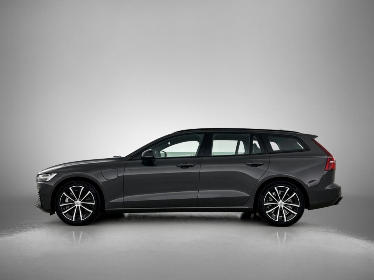Volvo V60 2.0 T6 Plus Dark | Trekhaak | Sport Leder | 360* | Blis | Pilot
