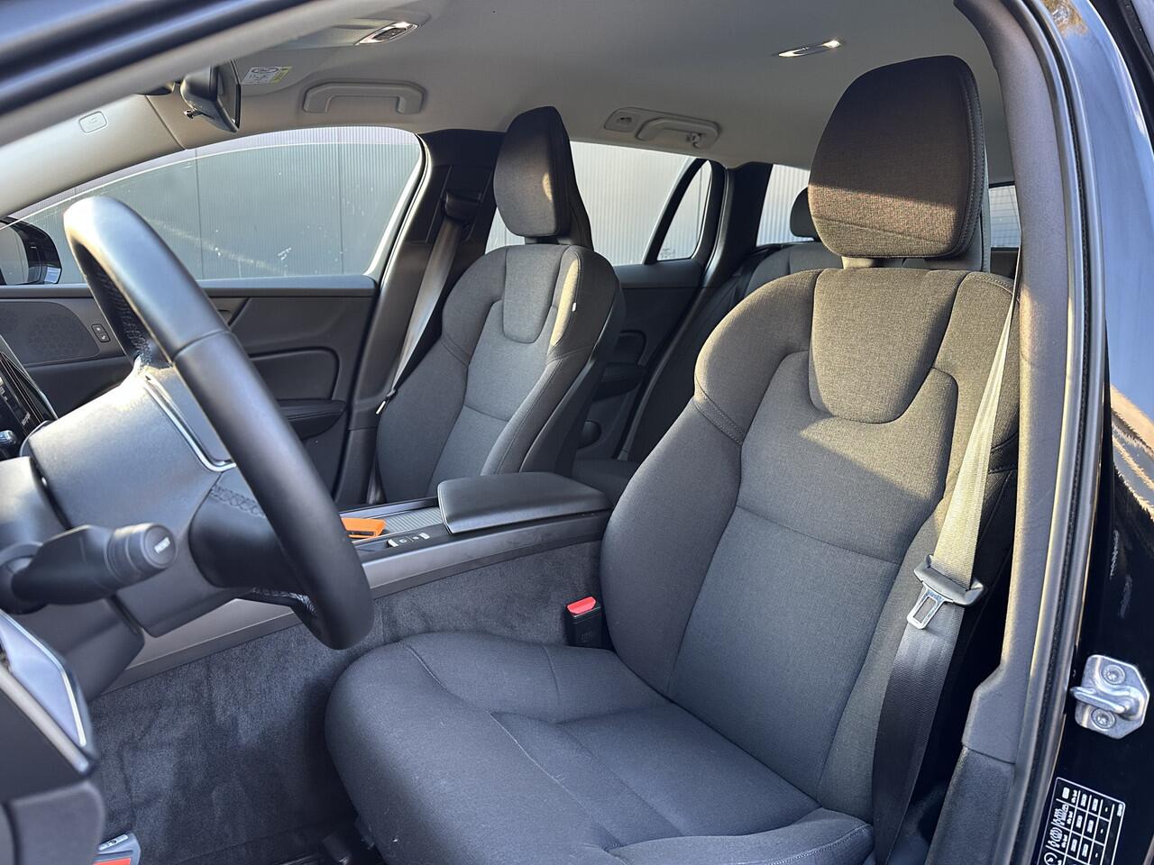 Volvo V60 2.0 B3 Momentum Advantage