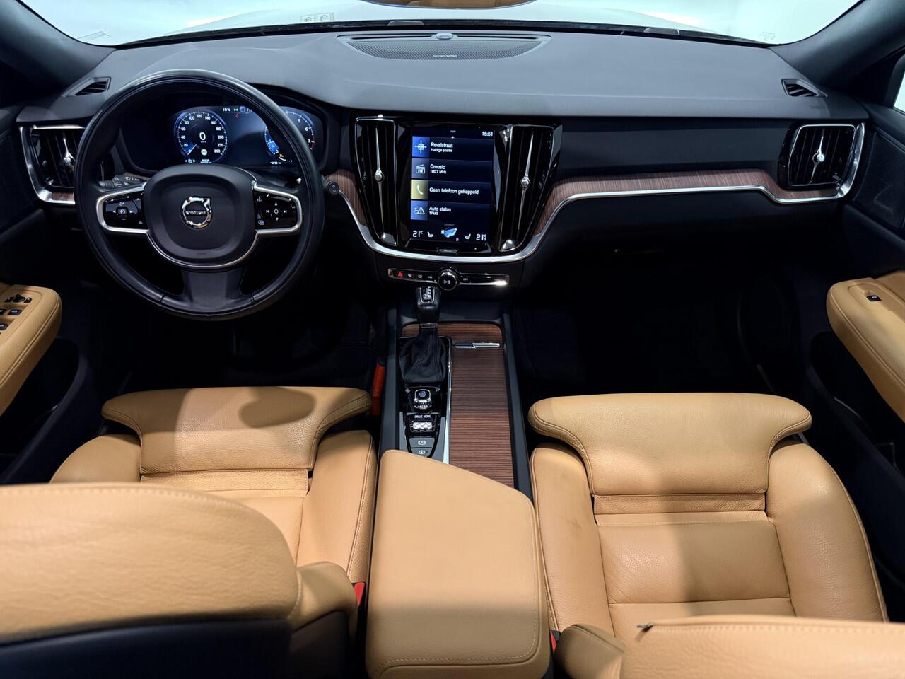 Volvo V60 2.0 T4 Inscription | Harman/Kardon | Park Assist Pack | Scandinavian Line | IntelliSafe Surround | Trekhaak elektrisch wegklapbaar | Elektrisch bedienbaar glazen schuif-/kanteldak