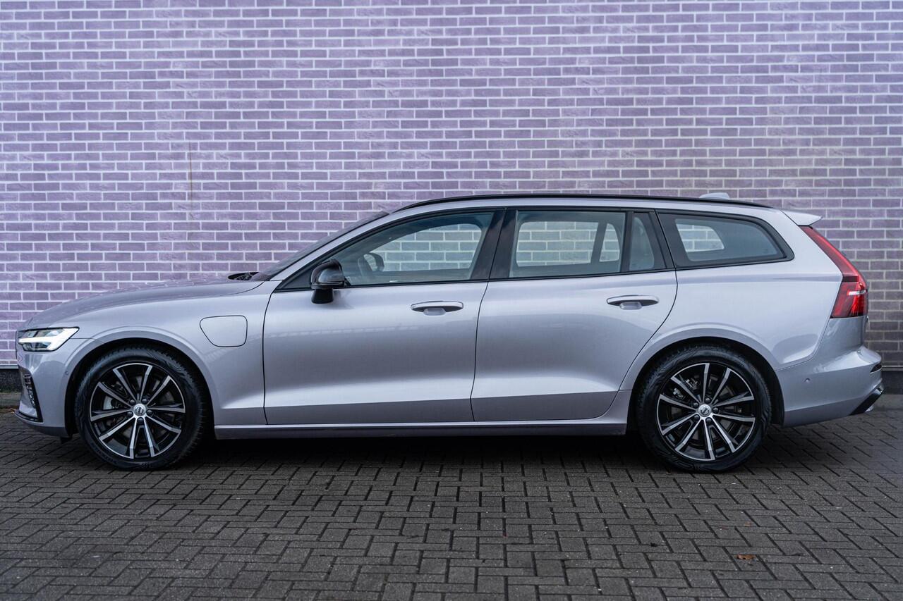 Volvo V60 2.0 T6 Plug-in hybrid AWD Plus Dark | Elektrisch verstelbare stoelen | Harmon Kardon | Sportstoelen| Elektrisch inklapbare Trekhaak | 360 Camera | Verwarmbare Voorruit |